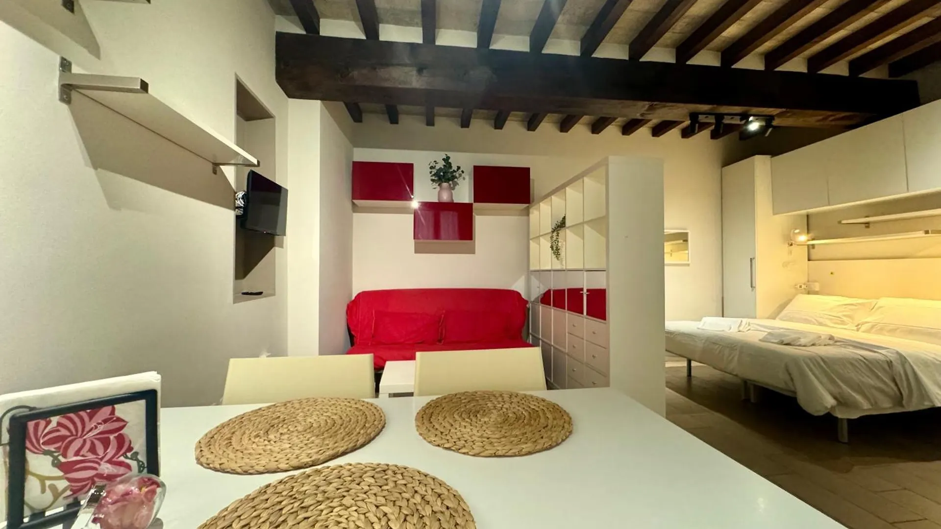 Niki O. Apartments Parma 0*,  Italien